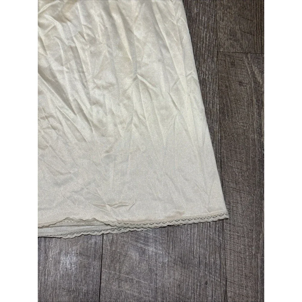 Vintage 1970s Cabernet Ivory Tricot Nylon Half Slip Curved Lace Hem Size